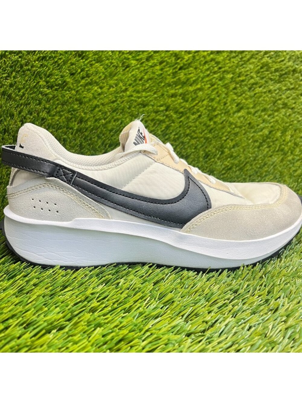 Nike Waffle Debut Womens Size 8 White Black Athletic Running Shoes Sneakers